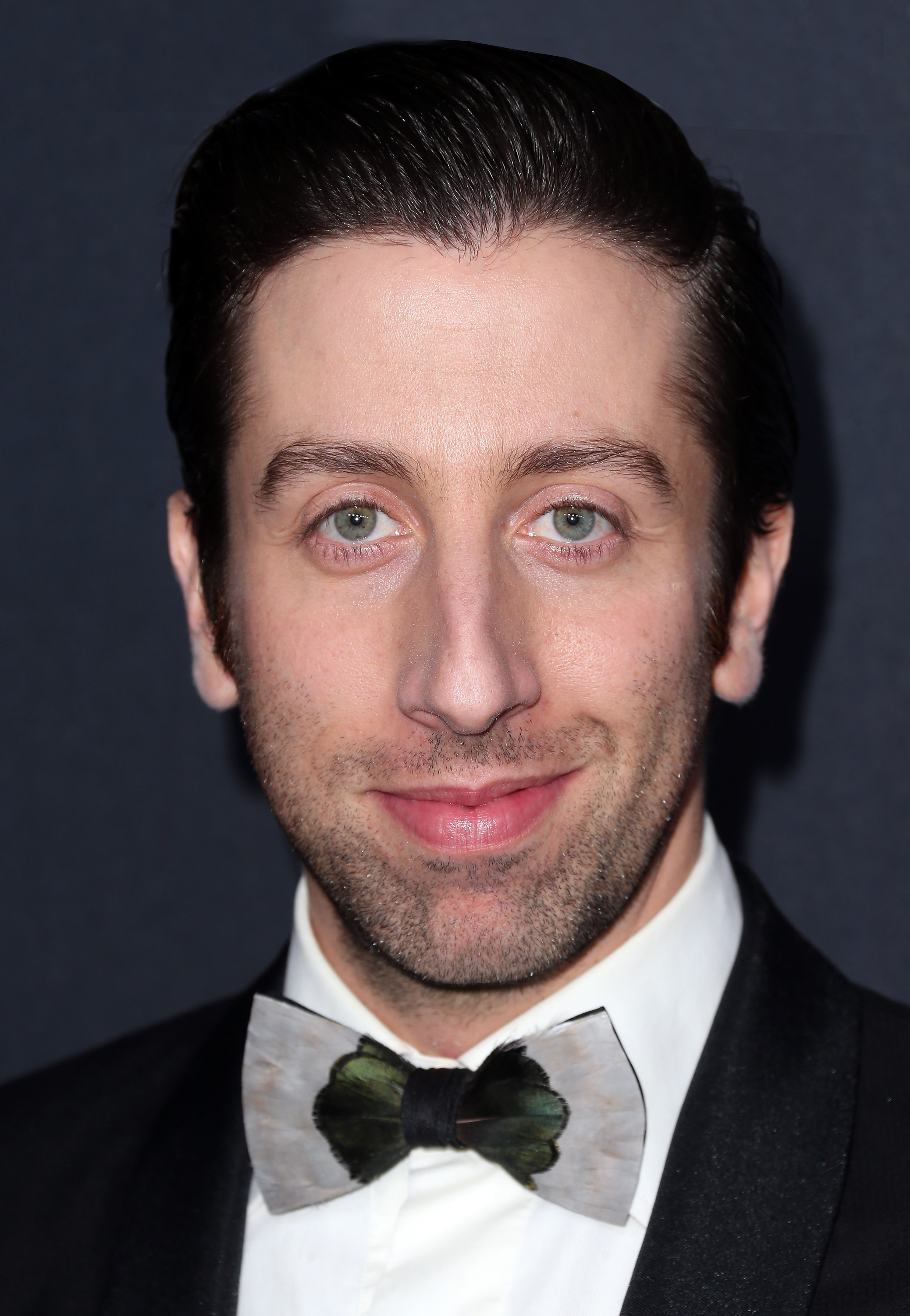 How tall is Simon Helberg?